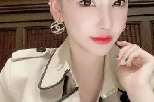 38岁舒畅上热搜！皮松脸肿做表情僵硬被同台的宋佳瞬间秒了